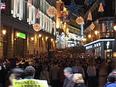 107 - Foule dans la rue